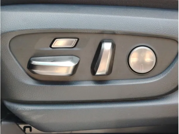 Car image 29