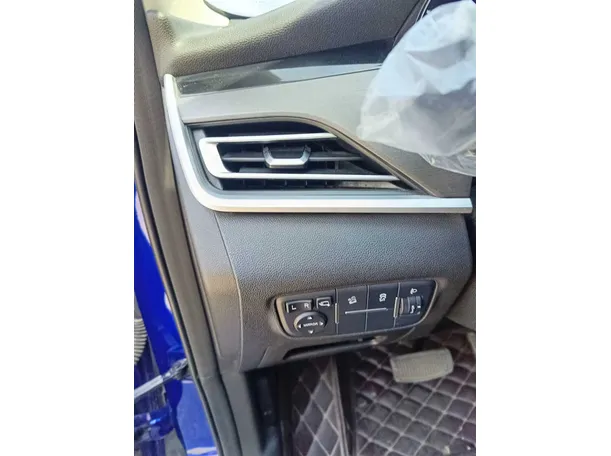Car image 29