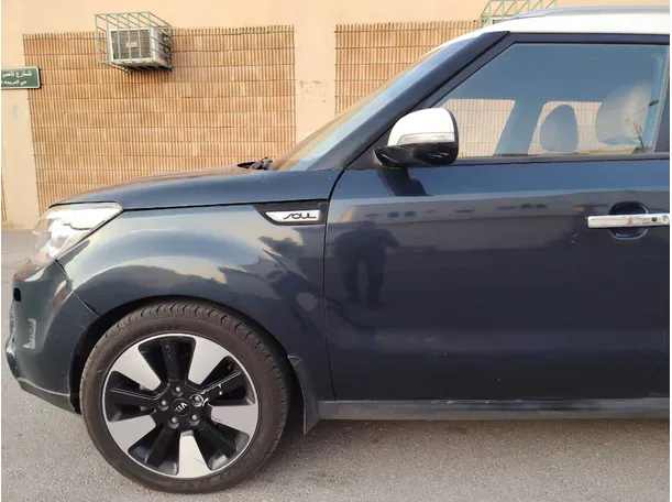 Car image 9