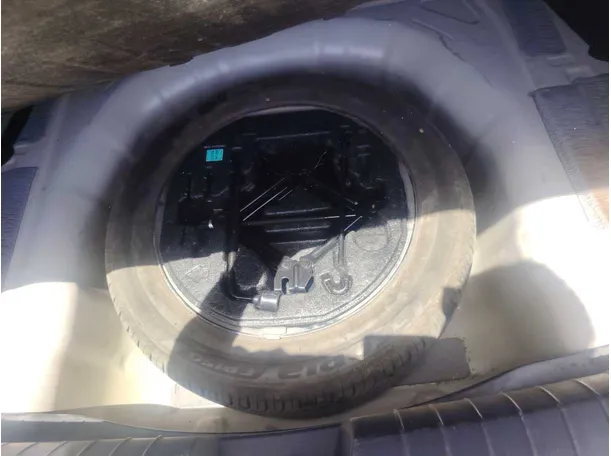Car image 23