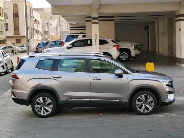 Car image 4