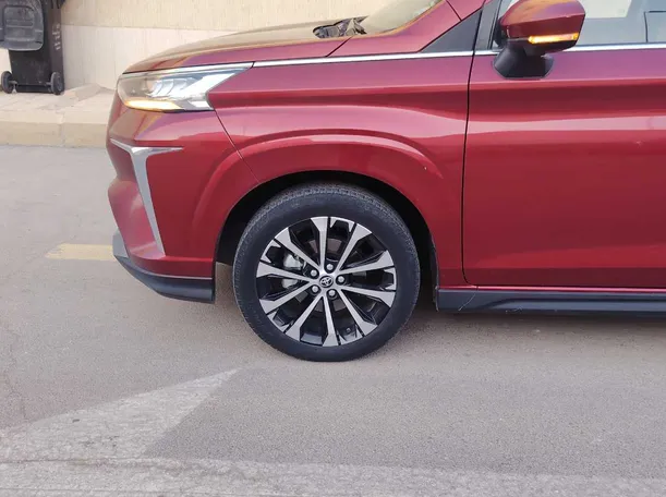 Car image 8