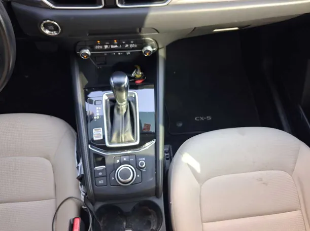 Car image 16