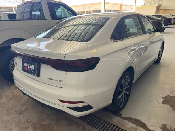 Car image 4