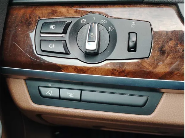 Car image 37