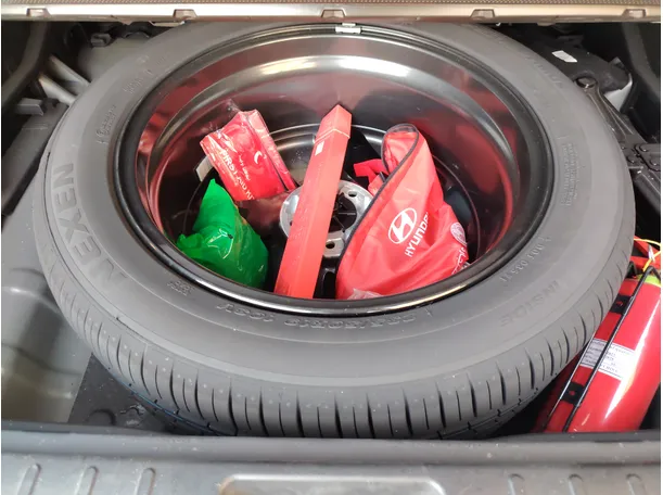 Car image 30