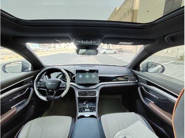 Car image 19
