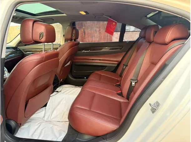 Car image 19
