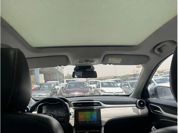Car image 14