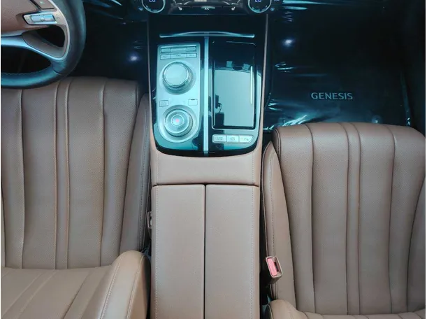 Car image 19