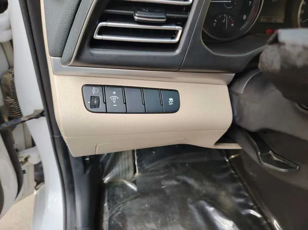Car image 36