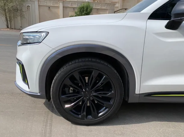 Car image 9