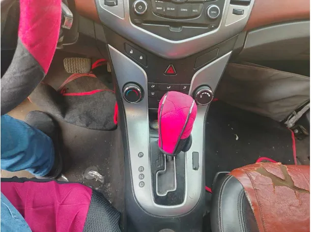 Car image 24