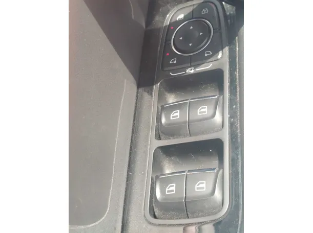 Car image 31