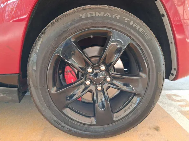 Car image 9