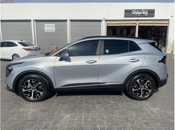 Car image 8