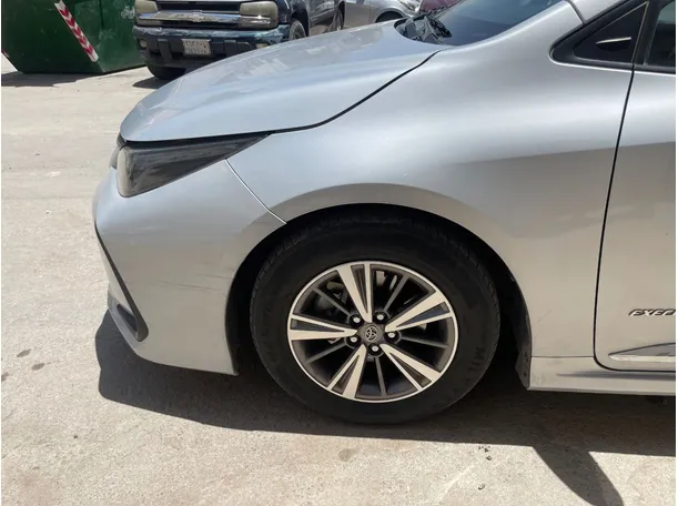 Car image 9