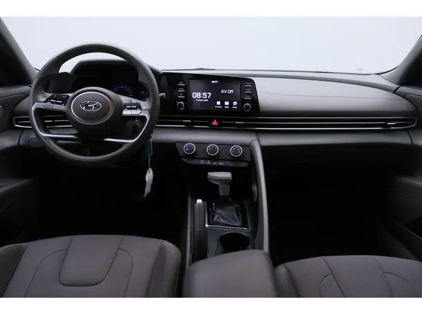 Car image 14