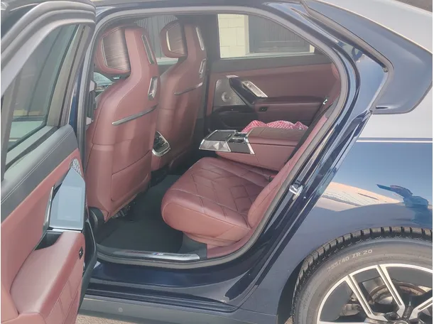 Car image 16