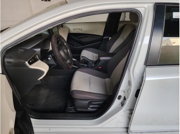 Car image 13