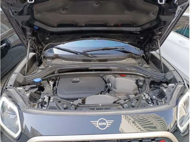 Car image 26