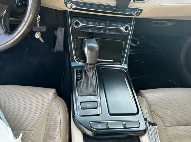 Car image 17