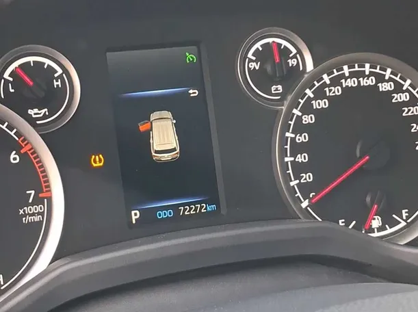 Car image 18