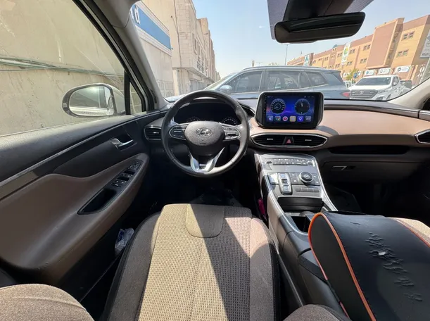 Car image 16