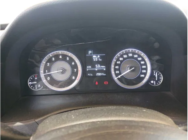 Car image 19