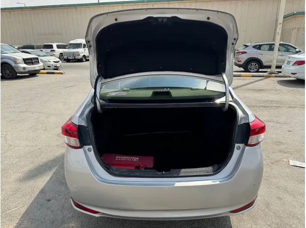 Car image 19