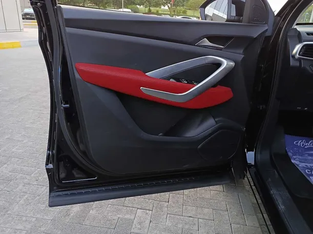 Car image 10