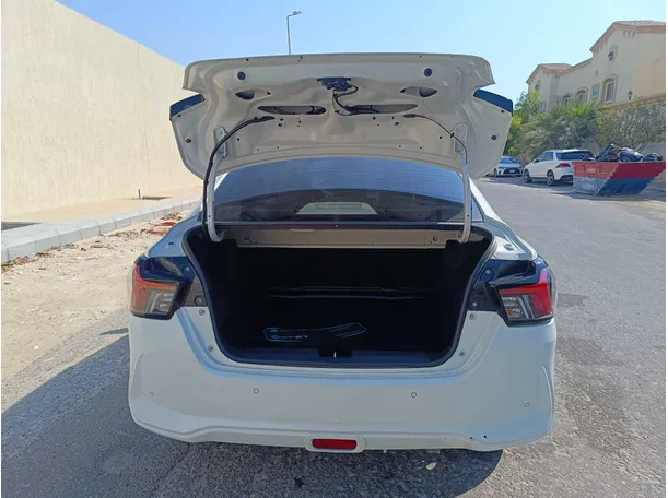 Car image 25