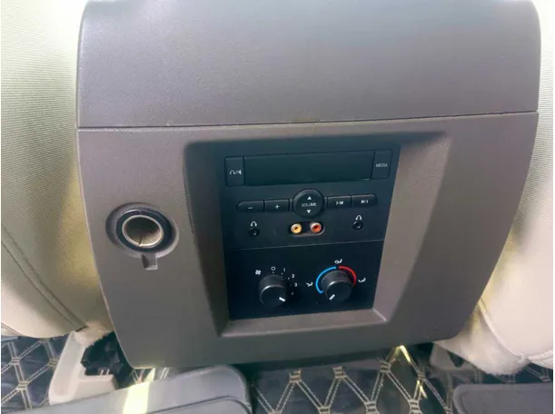 Car image 30