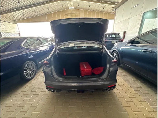 Car image 16