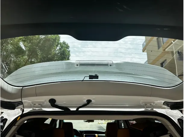 Car image 30