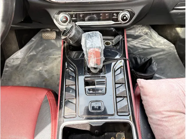 Car image 19