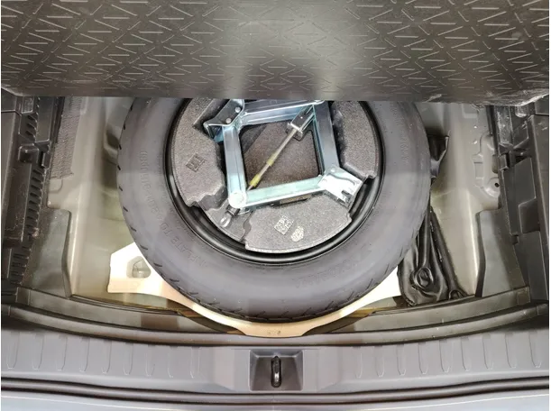 Car image 38