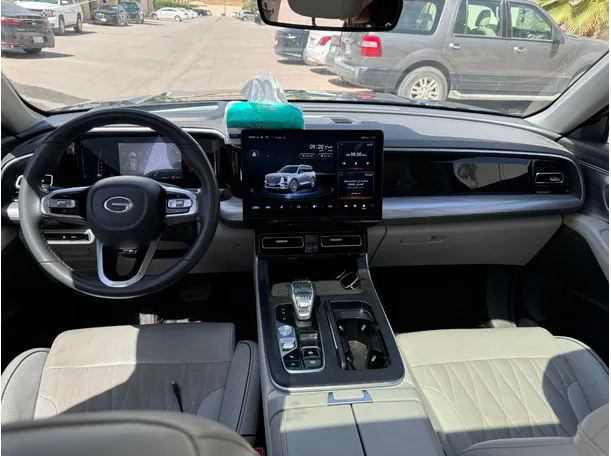 Car image 15