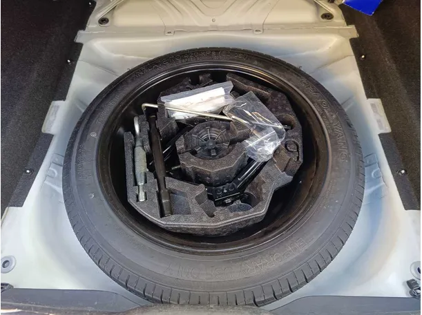 Car image 36