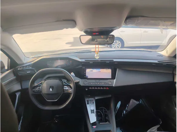 Car image 19