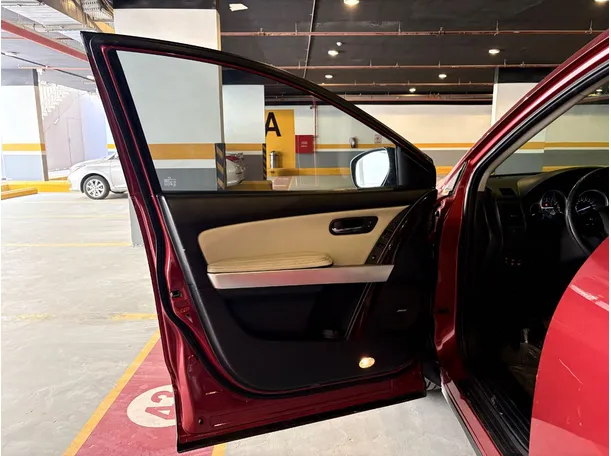 Car image 10
