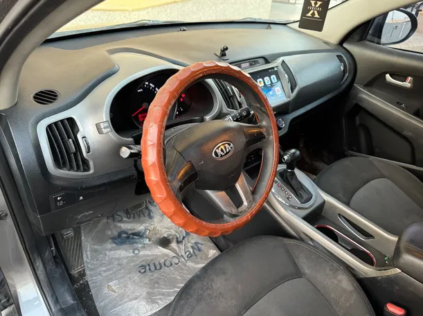 Car image 13
