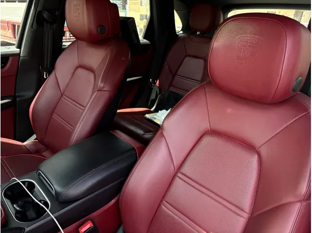 Car image 13