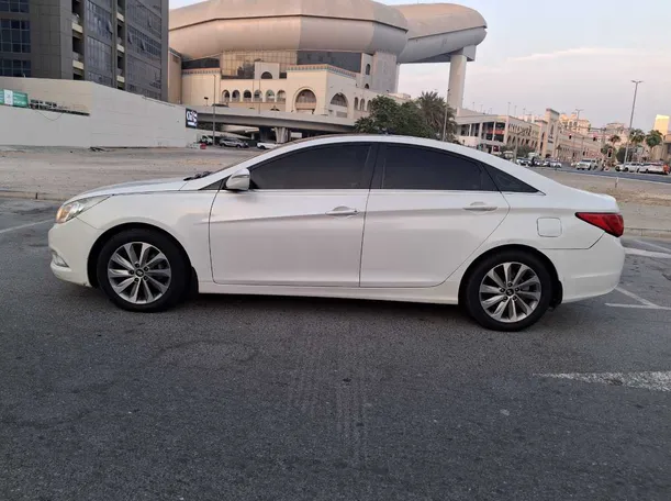 Car image 8