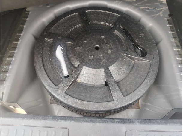 Car image 27