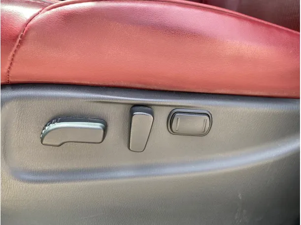 Car image 34