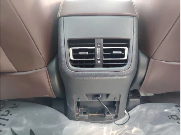 Car image 28