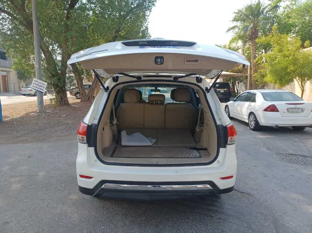 Car image 18