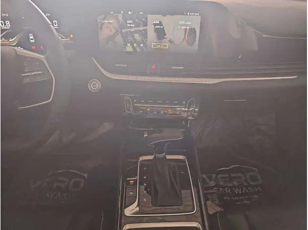 Car image 24