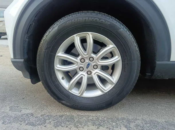 Car image 10